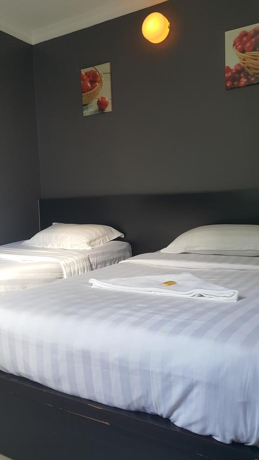 Mandarin Hotel Kuching Ngoại thất bức ảnh